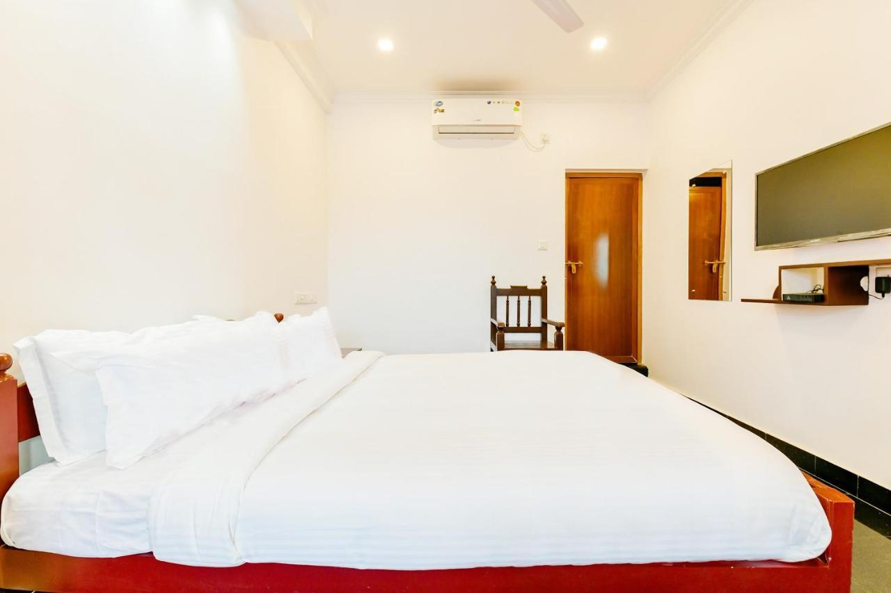 Spot On 39480 Vattekad Tourist Home Kakkanad Ngoại thất bức ảnh