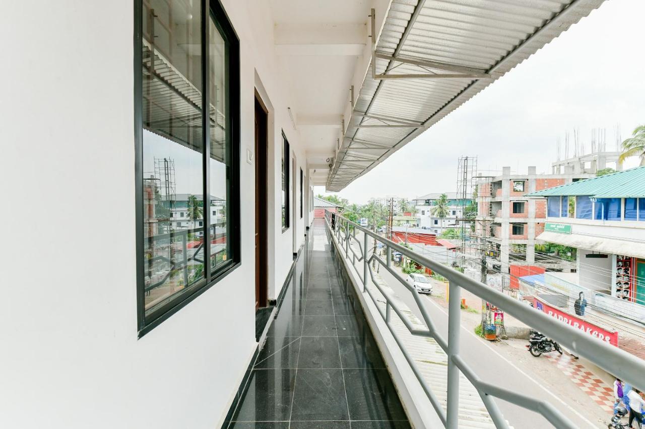 Spot On 39480 Vattekad Tourist Home Kakkanad Ngoại thất bức ảnh