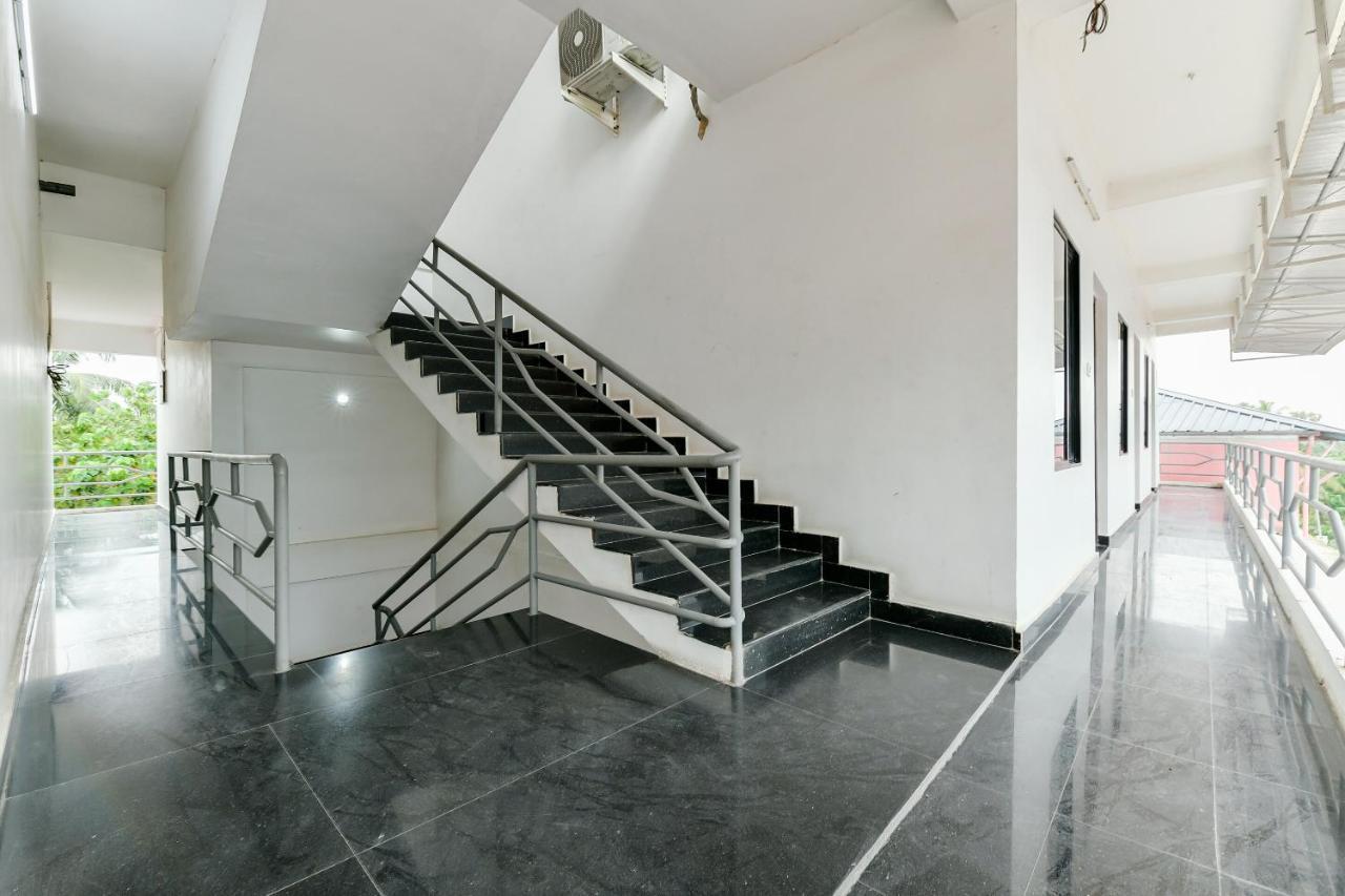 Spot On 39480 Vattekad Tourist Home Kakkanad Ngoại thất bức ảnh
