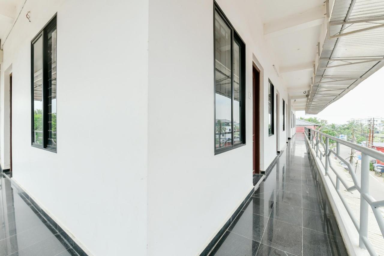 Spot On 39480 Vattekad Tourist Home Kakkanad Ngoại thất bức ảnh