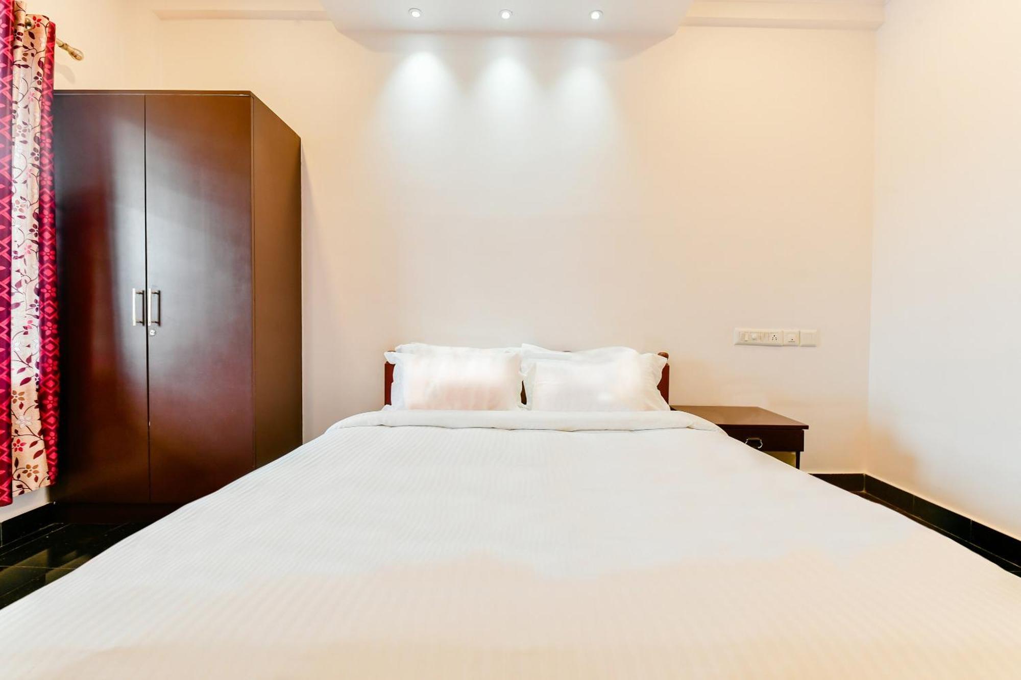 Spot On 39480 Vattekad Tourist Home Kakkanad Ngoại thất bức ảnh